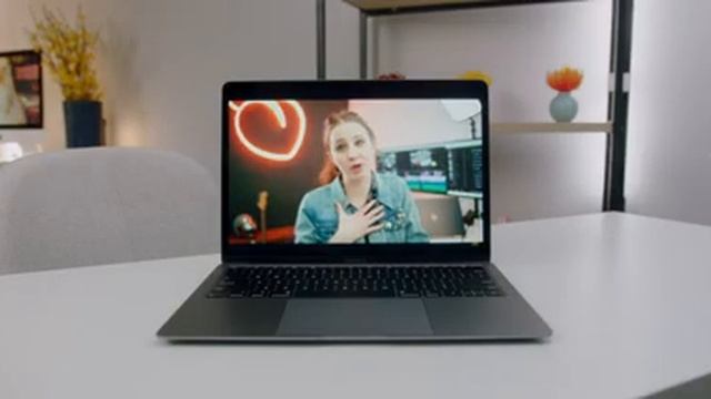 2019 MacBook Air vs 13 inch MacBook Pro Review!