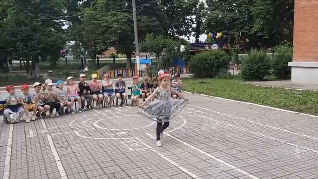 Самый креативный головной убор смотреть онлайн