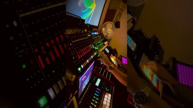 Mouradzee - The Back ( healed live jam version ) AKAI Force Mpc X Roland MC 707 and Friends смотреть онлайн