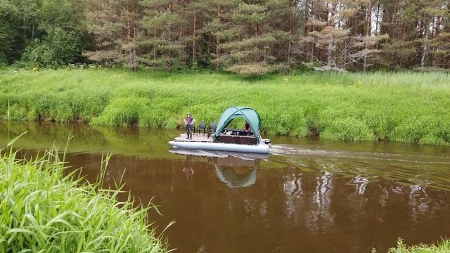 Тримаран (мастеркат) первый спуск на воду с моторчиком. Июнь 2021