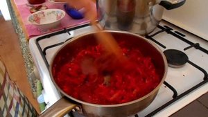 Постный борщ с фасолью и алычой