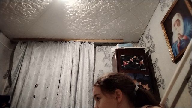 телефон упал под кровать смотреть онлайн