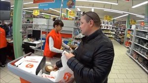 Хочу пожрать - Как живут люди и питаются с мусорки Жесть Помогли бедным