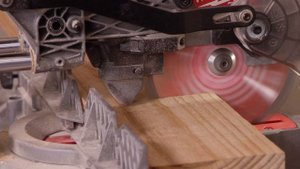 MILWAUKEE M18 M18 FMS190 akumulatorowa ukośnica 190 mm z posuwem FUEL