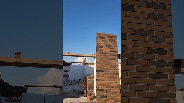 Каменщик от Бога. Кладка лицевого кирпича. Рубрика в мире домов ?. #ТОКАРЕВ ДОМ смотреть онлайн