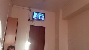Прикол? вот так нужно телевизор смотреть