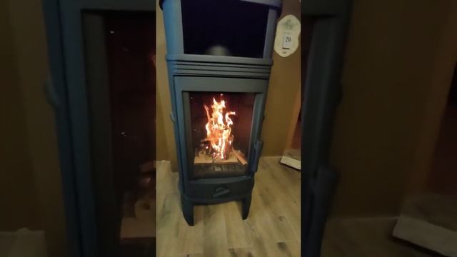 Piec kominkowy żeliwny Invicta Montcy 14 kW смотреть онлайн