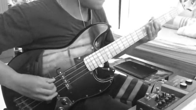 Hysteria - Muse [Bass cover] смотреть онлайн