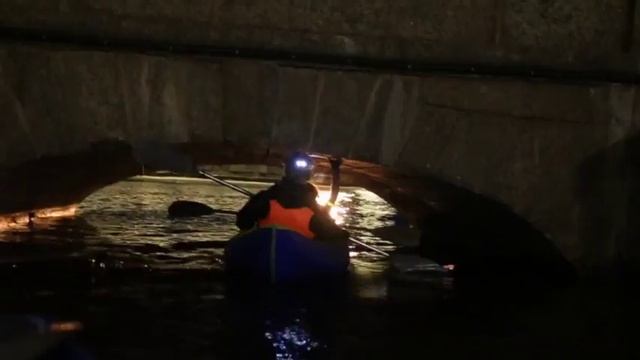 Вечерние прогулки на байдарках и каяках по Санкт-Петербургу с AhtiLahti смотреть онлайн