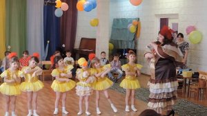 Танец "Курочка и цыплята"