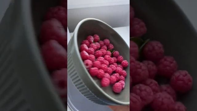 Делаю малинку для браслета. Показать процесс сборки? #cernitclay #handmade #полимерная_глина #clay смотреть онлайн