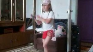 Вика жгет тик тоник. Красиво танцует.