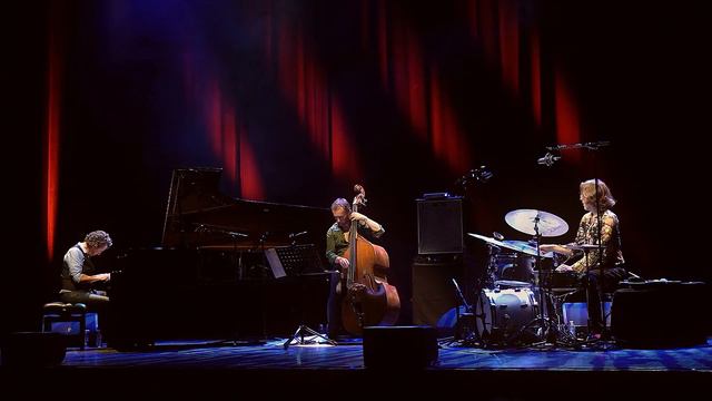 Edward Perraud Trio : "Firmament" -Live- @ L'Estive Foix смотреть онлайн