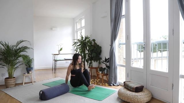 HOW TO USE A YOGA BOLSTER | EKOTEX YOGA | HMFYOGA