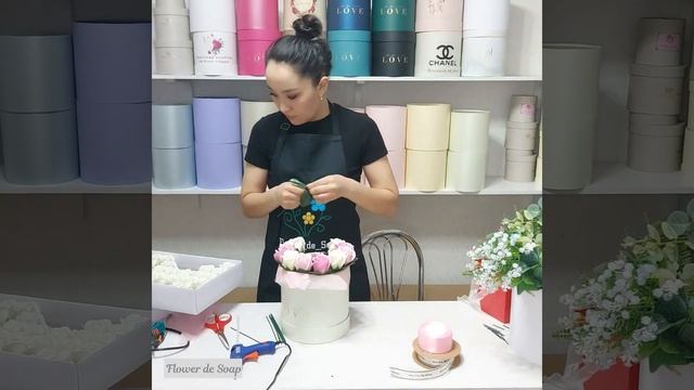 Как собрать букет из мыльных роз