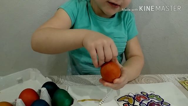 С праздником Пасхи друзья!!!Христос Воскрес!!!красим яички,детское творчество)) смотреть онлайн