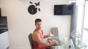 Как лучше сидеть за столом во время еды, чтобы не вредить своей осанке?