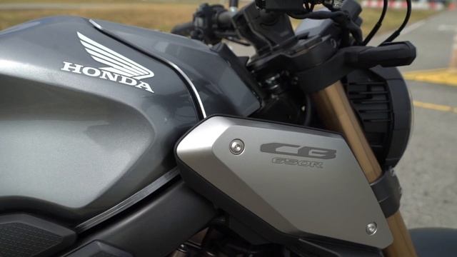 Day Ride x Night Ride Excited with Honda CB650R смотреть онлайн