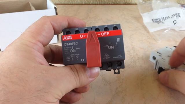 ABB OT40F3C Реверсивный перекидной рубильник. смотреть онлайн