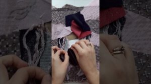 картина из кусочков ткани.