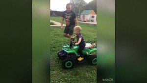 квадроцикл для детей MOWGLI MINI HARDY ребёнку 3 года