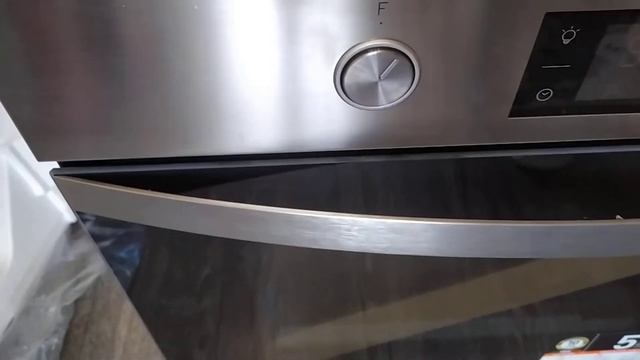 Распаковка — Электрический духовой шкаф Indesit IFW 3841 JH IX смотреть онлайн