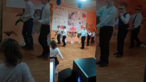 Танец мальчиков зайчиков