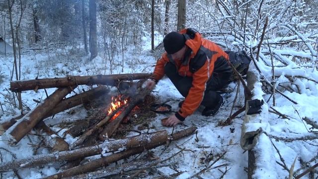 Одиночный поход с ночевкой в снежную грозу. В чем прикол одиночных походов? Весельчаки в походе.