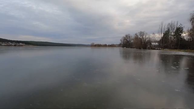 Коньки дождались своего часа | Артинский пруд застыл смотреть онлайн