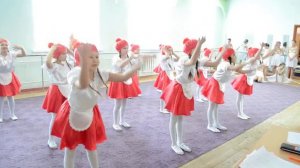 Танец Красных шапочек