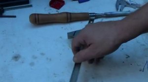 Самодельная приспособа   для заточки на наждаке часть -1я.