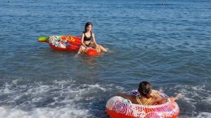 Вероника с подругами плавает на Большом Утрише. 2 часть. 2023 год.