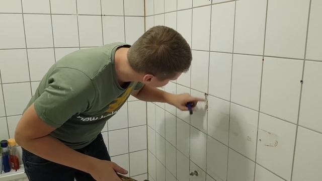 Снимаем плитку в ванной смотреть онлайн