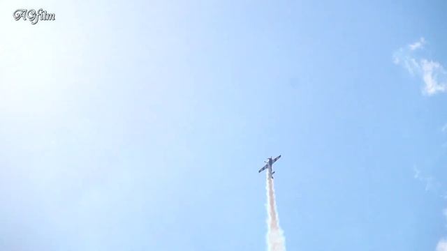 30 лет пилотажным группам Стрижи и Витязи смотреть онлайн