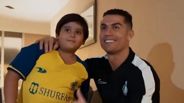 This Iran Boy emotional reaction to meet his idol Cristiano Ronaldo!!❤️??? смотреть онлайн