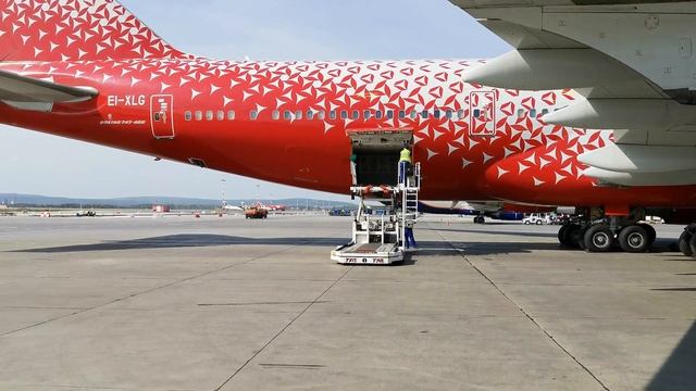 Аэропорт Кольцово: Boeing 747. Россия. Екатеринбург