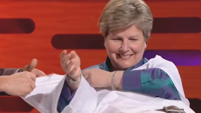 Sigourney Weaver Helps Recreate The Iconic Alien Moment | The Graham Norton Show смотреть онлайн