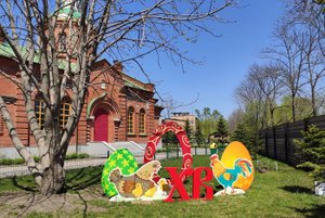 Возле храма.  Владивосток