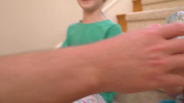 Elf on the Shelf! Elves Caught in Giant Balloons! Pikmi Pops Bubble Drops Challenge! Day 3