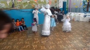 танец снежинок, младшая группа