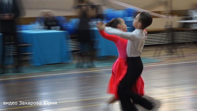 Квикстеп в финале танцуют Захаров Степан и Крапивина Арина пара №14