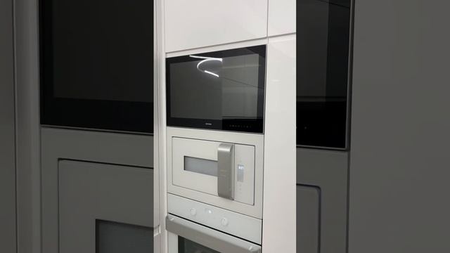 Встраиваемый телевизор на кухне #кухни #кухниназаказ #кухня #мебель #кухнямечты #белаякухня смотреть онлайн