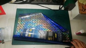 Упаковка подарка в плёнку || как упаковать подарок || журнал в подарок