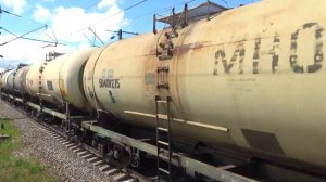 Электровозы ВЛ80С-2392 и ВЛ80С-1488 с грузовыми поездами