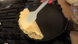 Чебуреки из кабачка с колбасой и сыром.