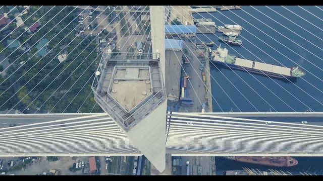 Galaxy Vladivostok Marathon проходящий через Золотой мост с высоты. смотреть онлайн