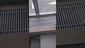 Выставляем маяки,решетки врезаем в подоконники??