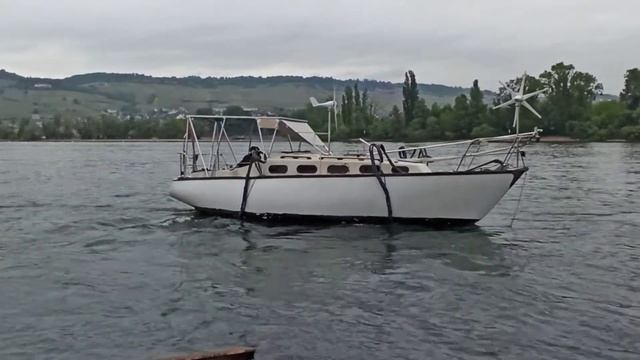Electric motor yacht (test). Яхта с электрическим мотором (испытание).