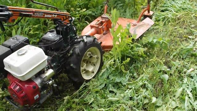 МБ Goldoni с навесной роторной газонокосилкой смотреть онлайн