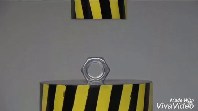 Гидравлический пресс против Болта смотреть онлайн